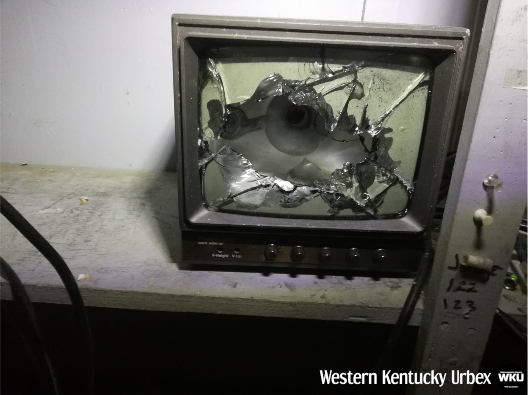 broken_tube_tv_interior_wm.png