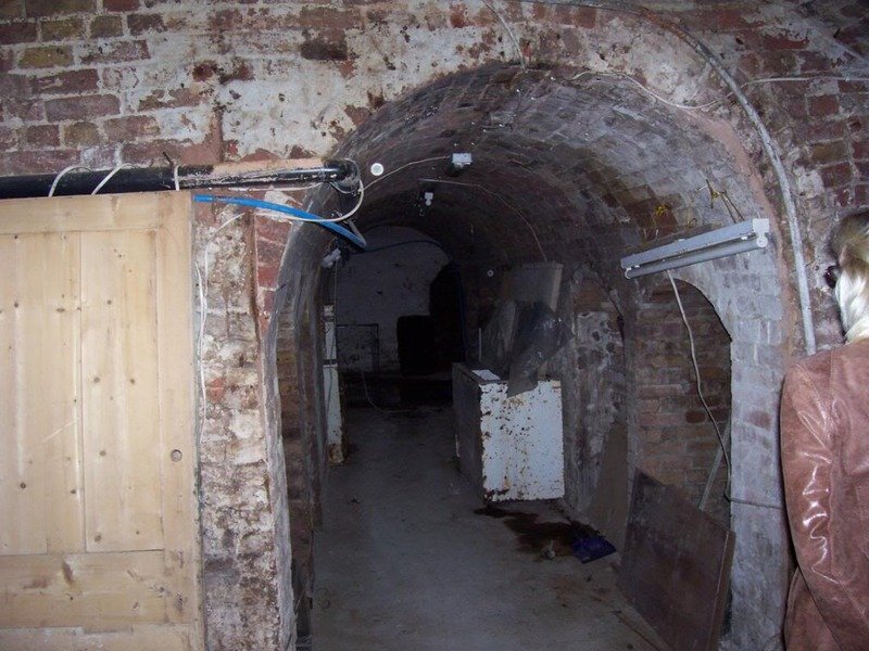 vaults014_1.jpg